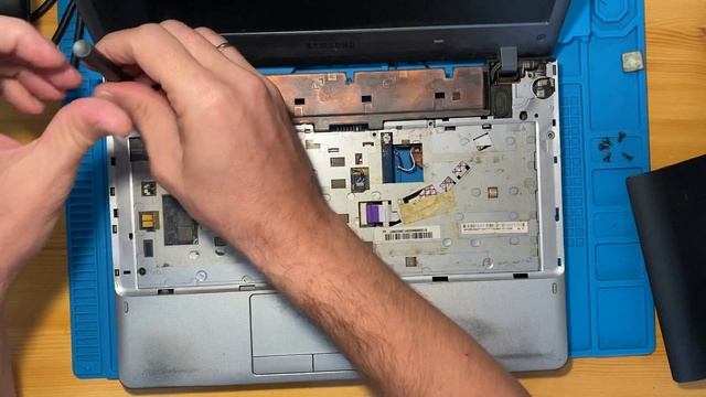 Как разобрать ноутбук Samsung NP355V4C-S01RU смотреть онлайн