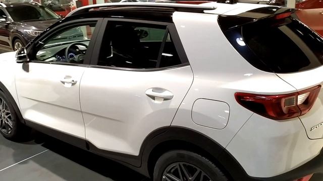 KIA Stonic Drive Black Edition 1.0 Tgdi 100cv (Black/White) | armotors.es смотреть онлайн