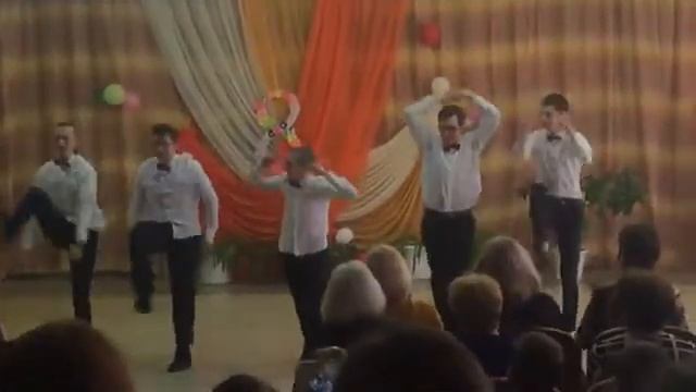 Пацаны Подарили Девушкам На 8 марта Танец Школа №12 смотреть онлайн