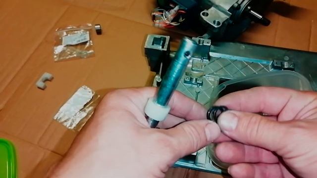 Распиловочный станок Makita 2704. Ремонт механизма подъема пильного диска.Замена подшипников смотреть онлайн
