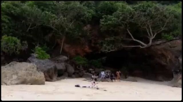 The Secret Hidden Beach in Bali - Green Bowl Beach (Uluwatu) смотреть онлайн