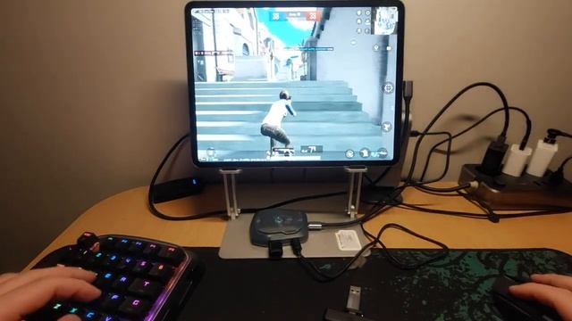 PLAYİNG PUBG MOBİLE with keyboard and mouse on 3. İPAD PRO 12.9 смотреть онлайн