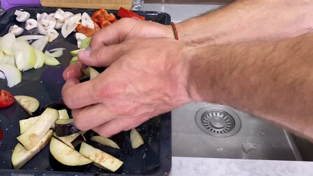 Теплый - холодный салат. Летнее блюдо. смотреть онлайн