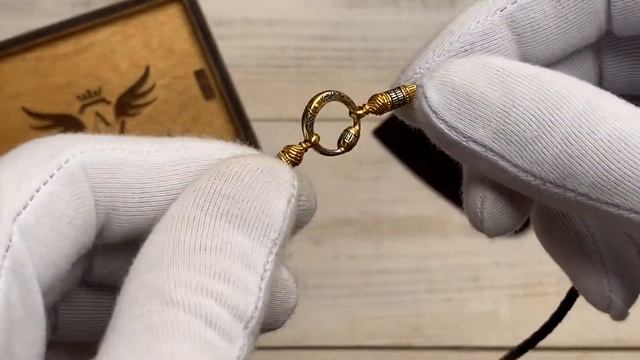 Кожаный шнурок с переходником смотреть онлайн