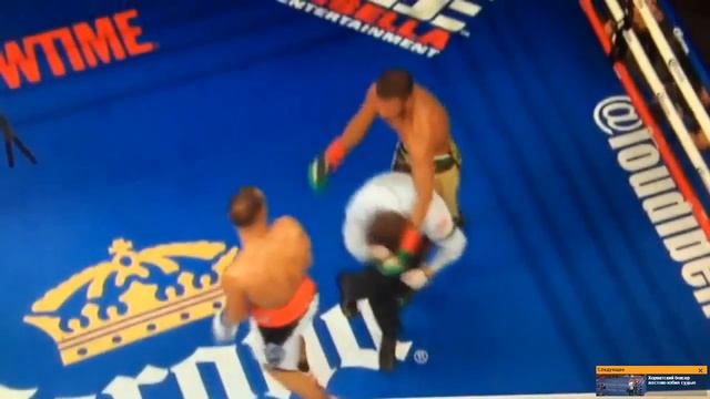 Боксер Джек ударил судью в бою за титулы чемпиона мира с Дигейлом смотреть онлайн