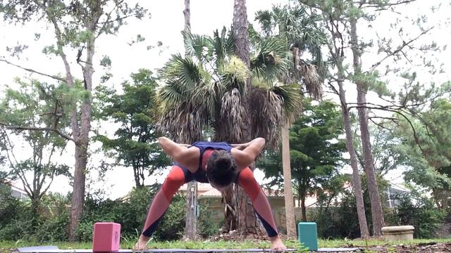 Strengthen & Stretch Yoga Flow- All Levels смотреть онлайн