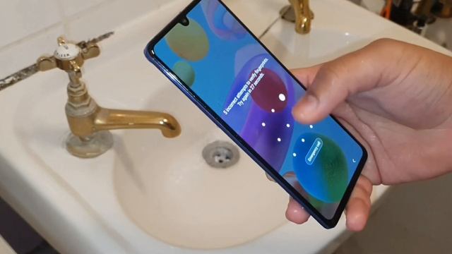 Samsung Galaxy A41 - Water Test [HD] смотреть онлайн