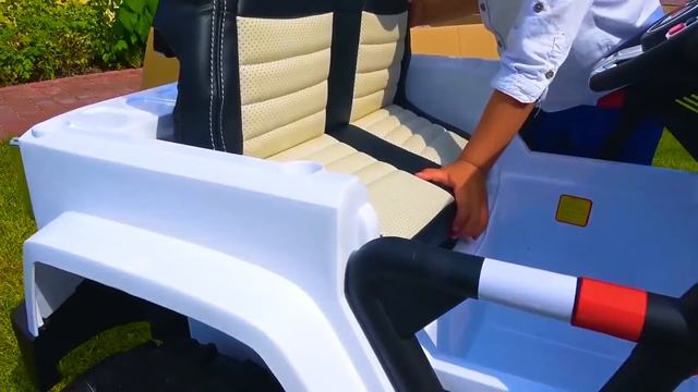 Сеня распаковывает Новый Крутой Джип для Детей! смотреть онлайн