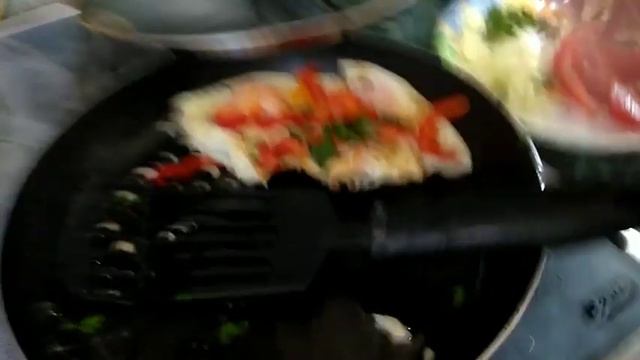 Яичница и кофе Готовлю завтрак