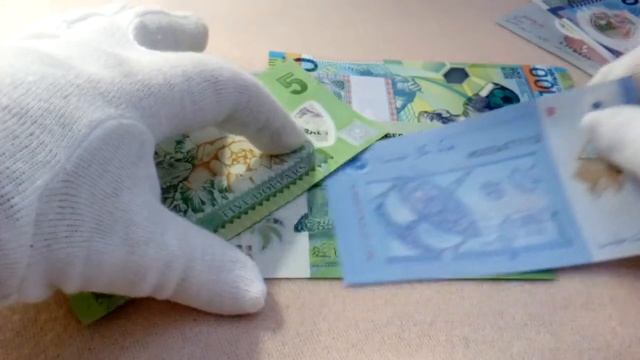 Обзор полимерных купюр. Новые деньги! Рассказ о новых 100 рублей смотреть онлайн