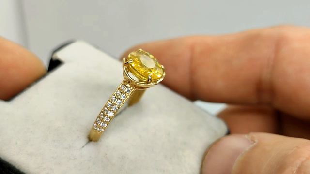Кольцо желтое золото 585 нат. сфен муассаниты 2.77кт смотреть онлайн