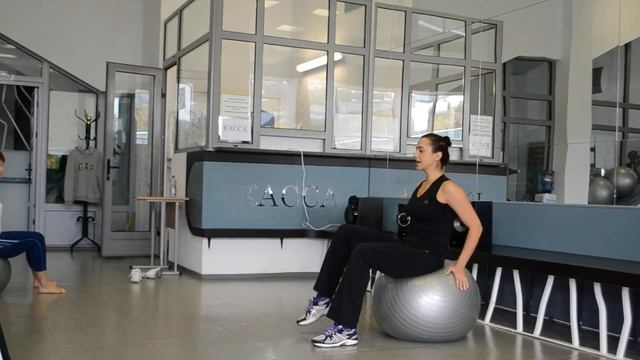 Тренировка с фитболом в Koshka-fitness! Таня. смотреть онлайн