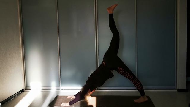 ВАШ ЛИЧНЫЙ ТРЕНЕР. Динамическая ЙОГА/Dynamic YOGA, 35 min. смотреть онлайн