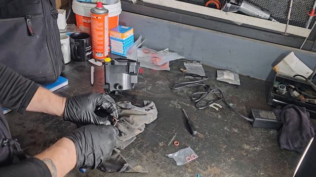 Citroen Peugeot 1.6 Hdi fuel pressure codes P0087, P0093, P1113 .Diagnose and repair. смотреть онлайн