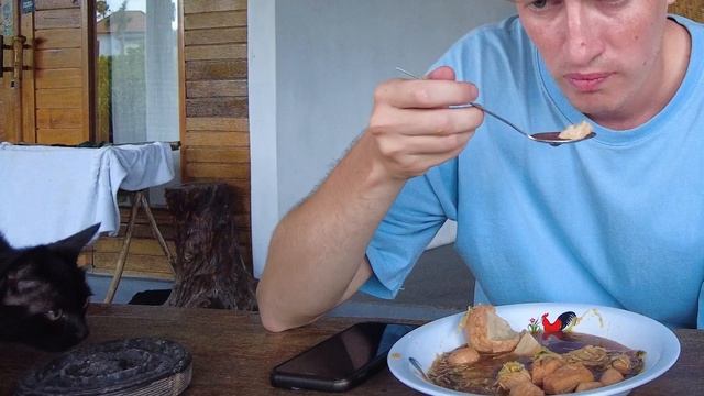 Еда на Бали | Пробуем уличную еду и готовим активированный уголь смотреть онлайн