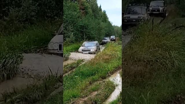 На такой машине любая лужа лёгкая!#бездорожье #4х4 #внедорожники #покатушки #trophy #mud #offroad смотреть онлайн
