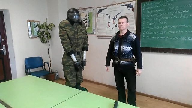 Как правильно использовать наручники и палку резиновую ПР-Т75М смотреть онлайн