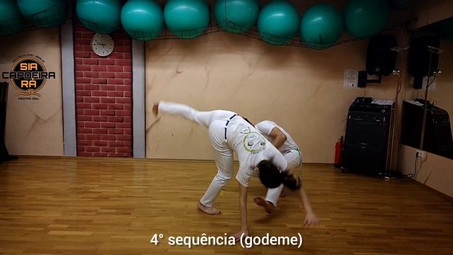 CAPOEIRA - SEQUÊNCIA DO MESTRE BIMBA смотреть онлайн