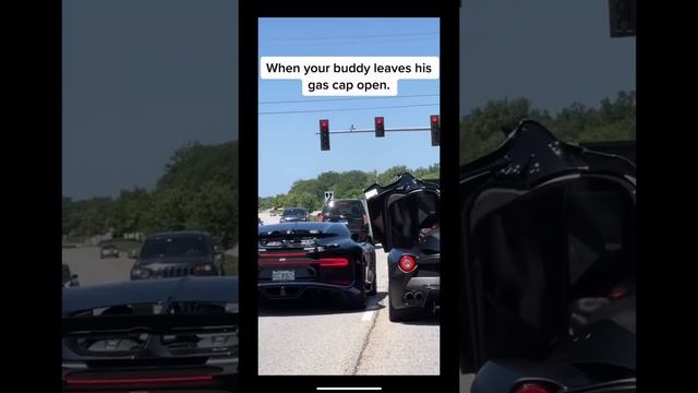 What are friends for! #thehamiltoncollection #bugatti #laferrari смотреть онлайн