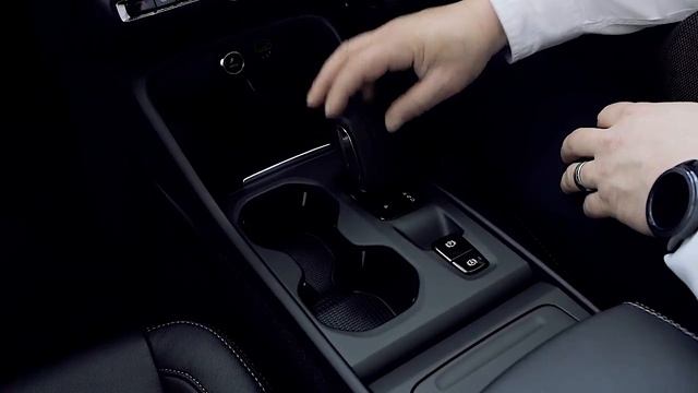 The Volvo XC40 Momentum, Inscription Vs R-Design Comaprison Review by Tom Campher Volvo Cars JHB смотреть онлайн