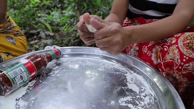 Cooking cake with chicken curry recipe in my village - Amazing video смотреть онлайн
