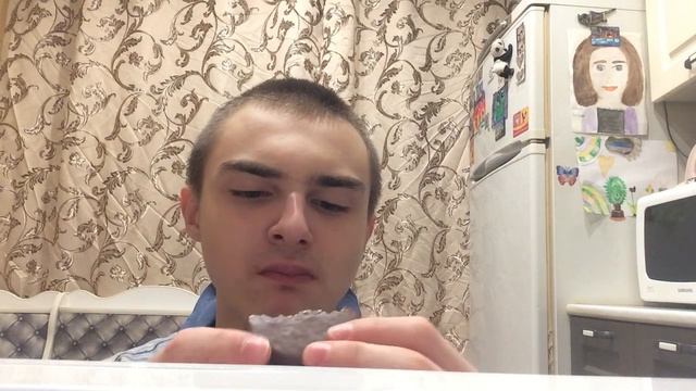 Александр Рослов кушает банановый чокопай смотреть онлайн