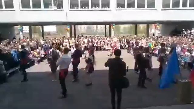 Наш танец на последний звонок - !!! САМЫЙ ЛУЧШИЙ ВЫПУСК 2019 !!! смотреть онлайн