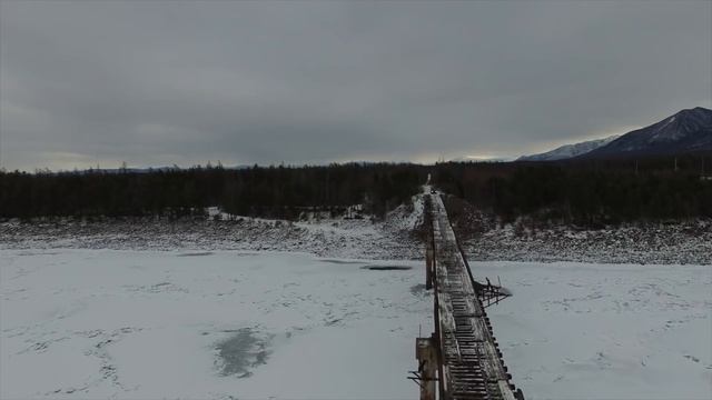 Один из самых опасных автомобильных мостов в мире смотреть онлайн