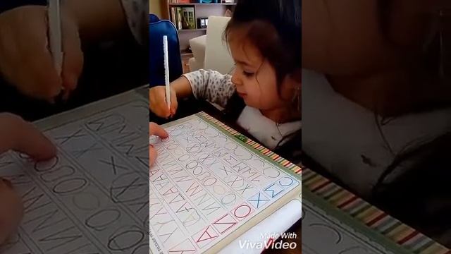 Учимся писать буквы. Лавинья 3,5года.Алиса 3года. смотреть онлайн