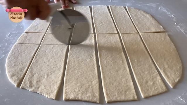 10 DAKİKADA HAZIR ✔️ DAHA KOLAYI YOK❗️ASLA YAĞ ÇEKMEYEN MAYASIZ PİŞİ TARİFİ 💯 смотреть онлайн