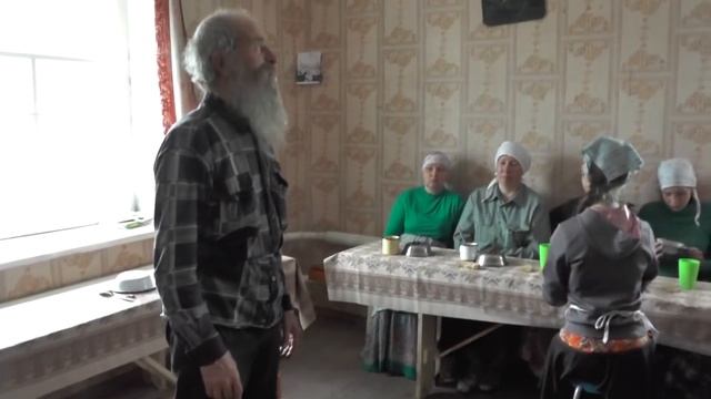 На завтрак - 50%, на обед - 30%, на ужин - 20%. Завтрак в 8-00, обед в 14, ужин - в 19. смотреть онлайн