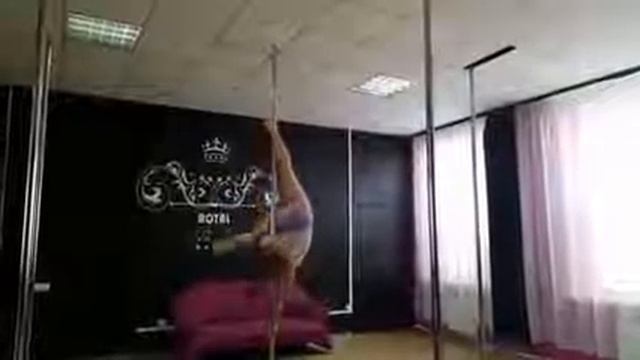Куранова Маргарита, ученица Royal Pole Dance, невероятный элемент на гибкость спины смотреть онлайн