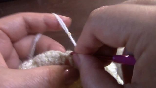 Вязание женской шапки с выпуклыми и косыми столбиками Часть 9 из 9 смотреть онлайн