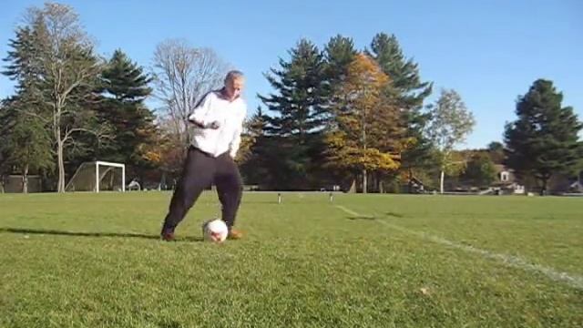 Learn Freestyle Football Tutorial 17: Rainbow (Side way) OleOle.com смотреть онлайн