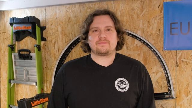 Демонтаж натяжного полотна с гарпуном из профиля с теневым зазором Flexy EURO 05 смотреть онлайн