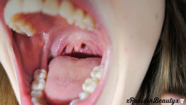 Russian Beauty Swallows Gummy Bears Up Close смотреть онлайн