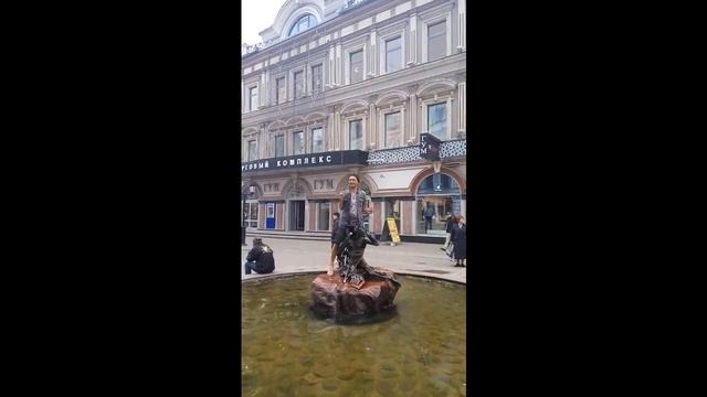 бомж в Казани прикольно танцует смотреть онлайн