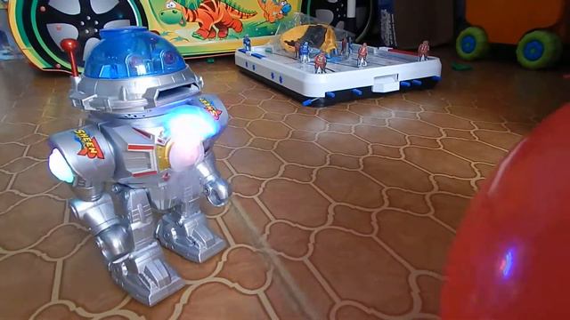 Ярик и стреляющий Супер Робот/// Yarik and shooting Super Robot смотреть онлайн
