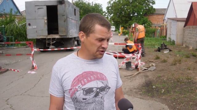 В Бердянске на улице Пятигорской произошел очередной обвал коллектора смотреть онлайн