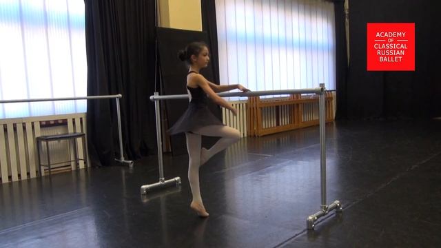 Пируэты у станка. Академия Классического Русского Балета Гаага / Роттердам смотреть онлайн