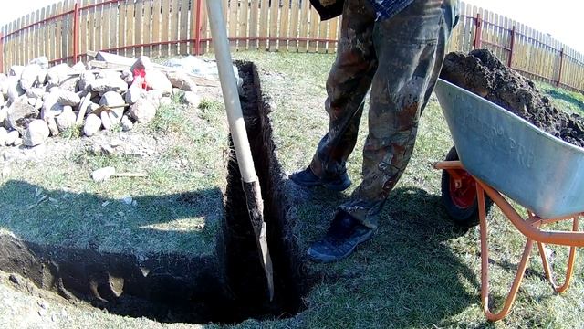 Фундамент под гараж , сарай . Копаем ( строительство гаража для мтз) смотреть онлайн