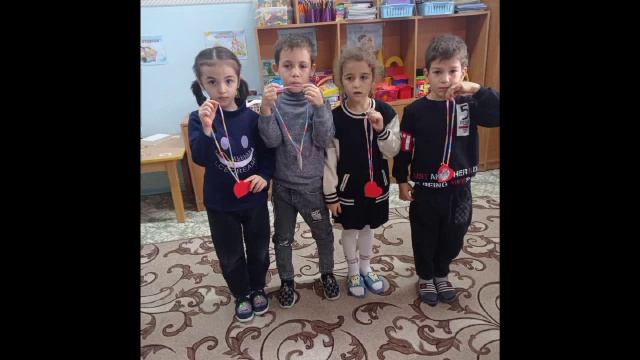 "Подарок маме" воспитатель Гергокова А. Л. смотреть онлайн