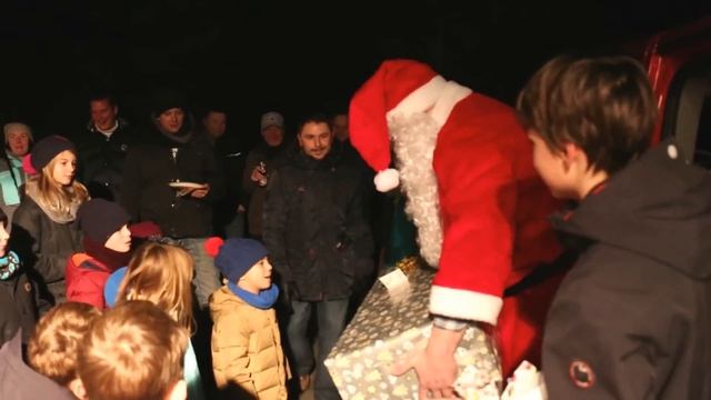 ОГРОМНЫЙ подарок от Nikolaus, еле унесли домой. Николаус на пожарной машине. смотреть онлайн