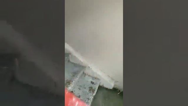 Многоэтажка превратилась в аквапарк из-за снятой на капремонт крыши смотреть онлайн