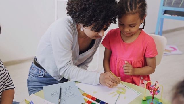 Children Draw With Mom. Music Video With Little Artists. Дети рисуют с мамой. Музыкальный ролик