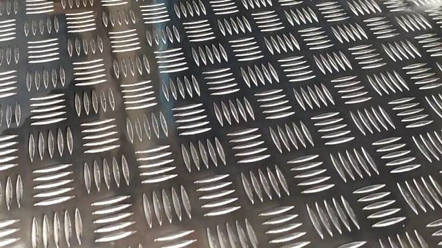 Алюминий листовой рифленый. Толщины: 1.2мм, 2.0мм, 3.0мм смотреть онлайн