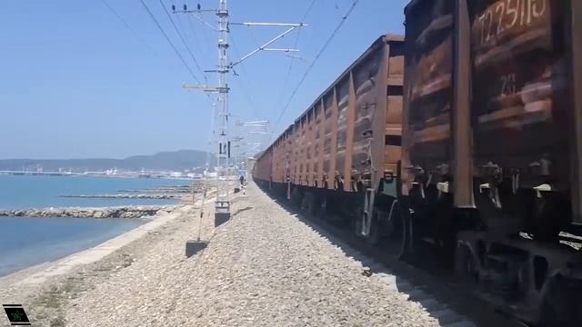 РЖД 2ЭС4К-079 с грузовым составом смотреть онлайн