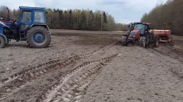 Valtra N 121 With VADERSTAD Rapid 400C Seeding