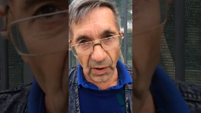 13.08.2016 Уличный музыкант, пенсионер, инвалид, поет около парка Горького смотреть онлайн