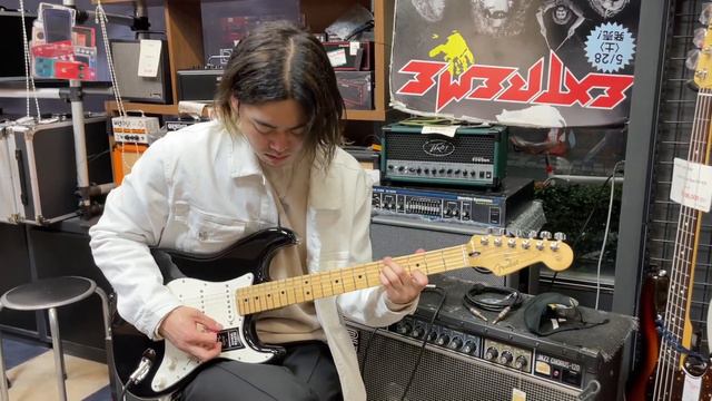 AssHの動くギターカタログ/Fender Mexico Player Stratocaster MN BLK ¥82,170 смотреть онлайн